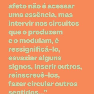 Capa de livro laranja com texto verde e selo da editora Planeta com código de barras