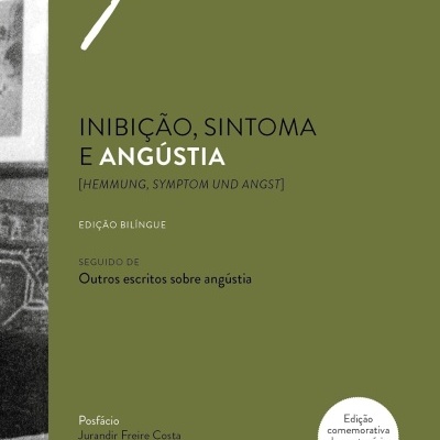 Capa de livro verde com título e informações em texto preto e branco