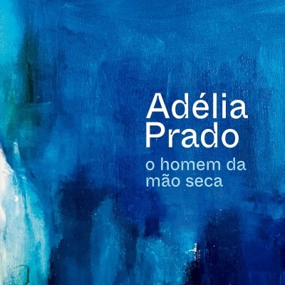 Capa de livro azul com título Adélia Prado o homem da mão seca
