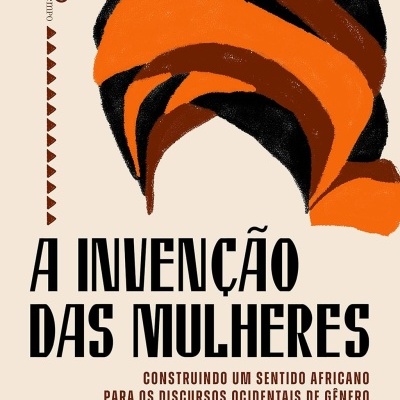 Capa de livro com título, autor e ilustração de turbante em laranja, castanho e preto