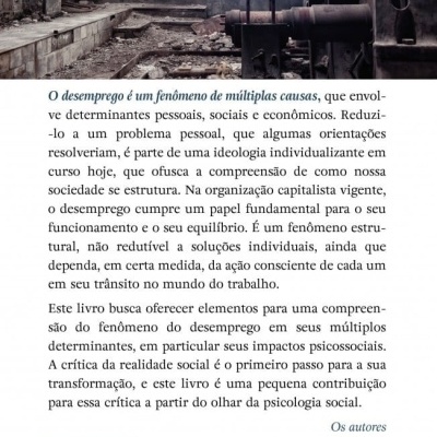 Capa traseira livro com texto, código de barras e imagem de cadeira preta em ambiente industrial