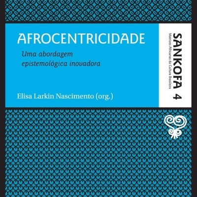 Capa do livro Afrocentricidade com padrão azul e preto e texto branco e preto.