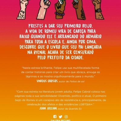 Capa traseira de livro com mãos segurando livros coloridos e texto em português