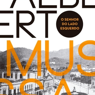 Capa de livro com fundo de cidade antiga e texto preto e laranja sobreposto