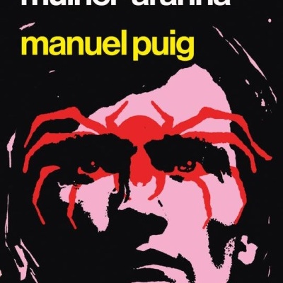 Capa de livro o beijo da mulher-aranha de manuel puig com imagem estilizada de rosto e aranha