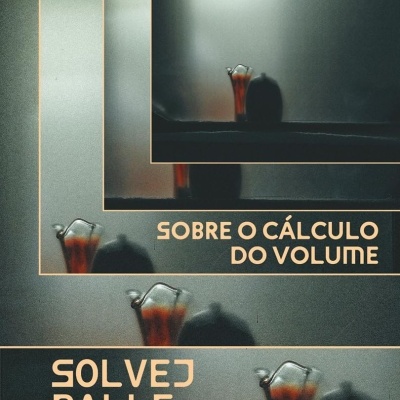 Design gráfico com jarra de vidro e texto em português sobre cálculo do volume.
