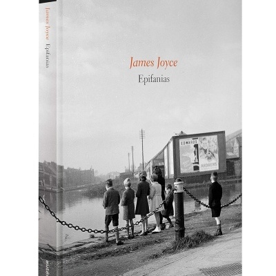 Capa de livro Epifanias de James Joyce com foto a preto e branco de crianças junto a um rio.