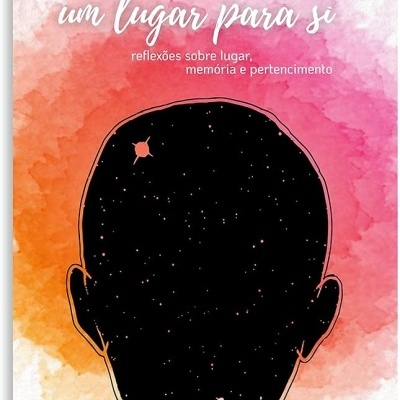 Capa de livro colorida com título e desenho de cabeça de costas