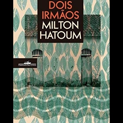 Capa do livro Dois Irmãos de Milton Hatoum com padrão de folhas e muralha antiga