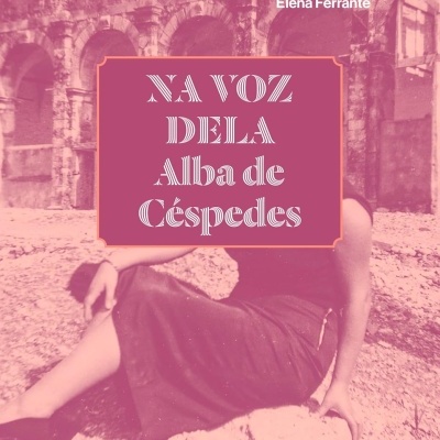 Capa de livro rosa com mulher sentada e texto em branco sobre livro NA VOZ DELA Alba de Céspedes