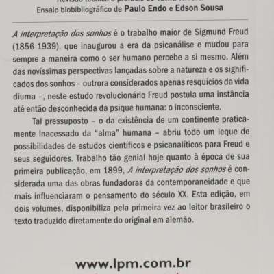 Contracapa de livro com texto sobre A interpretação dos sonhos de Sigmund Freud em português.