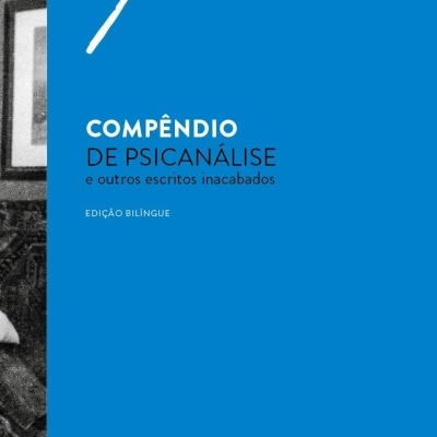 Capa azul de livro de psicanálise de Sigmund Freud com título e texto em português