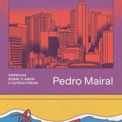 Capa do livro FOGO NOS OLHOS com edifícios e cadeiras vermelhas caídas junto a água azul