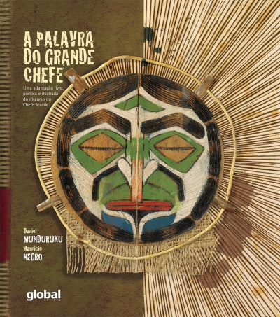 Capa de livro com máscara indígena pintada em madeira e textos em português