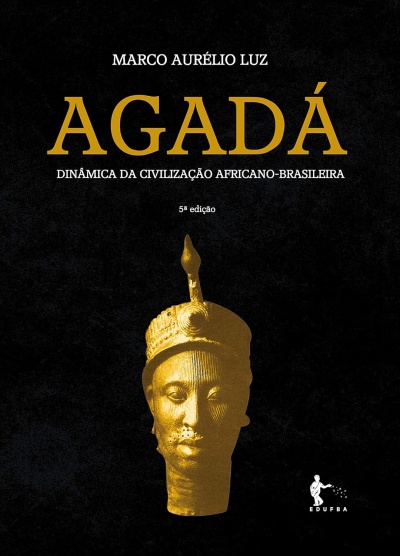 Capa de livro AGADÁ com escultura africana dourada em fundo preto