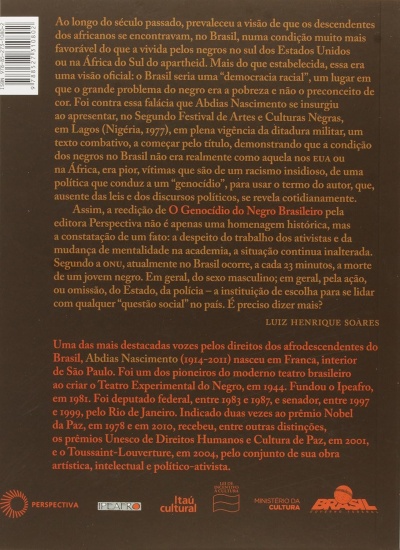 Contracapa de livro com texto explicativo sobre Abdias Nascimento e o título O Genocídio do Negro Brasileiro, fundo marrom e texto amarelo e vermelho