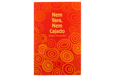 Capa de livro vermelha com círculos e texto em amarelo