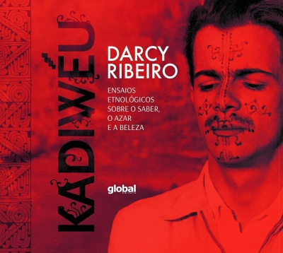 Livro Kadiwêu de Darcy Ribeiro com capa vermelha e homem com pintura facial.