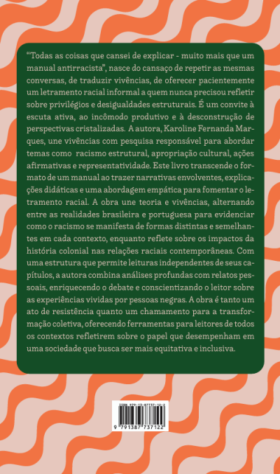 Parte traseira de livro verde com texto em português e padrão de ondas laranja e rosa