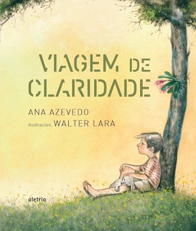 Capa do livro Viagem de Claridade com ilustração de criança e gato sob árvore.