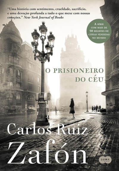 Capa de livro com imagem de rua antiga e texto do título e autor