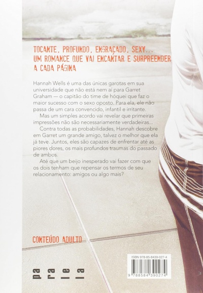 Capa traseira de livro com texto em português e código de barras