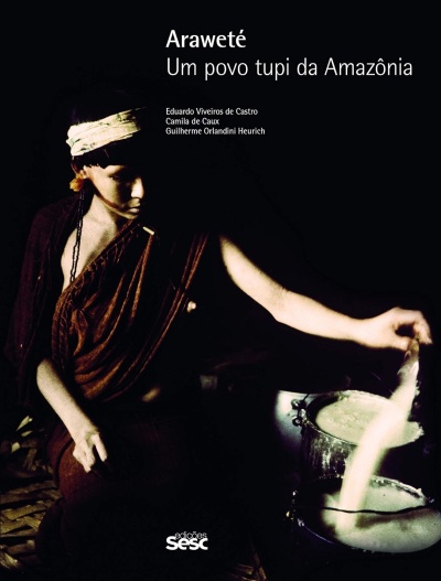 Capa de livro com título e imagem de figura indígena à direita manipulando líquido em recipiente