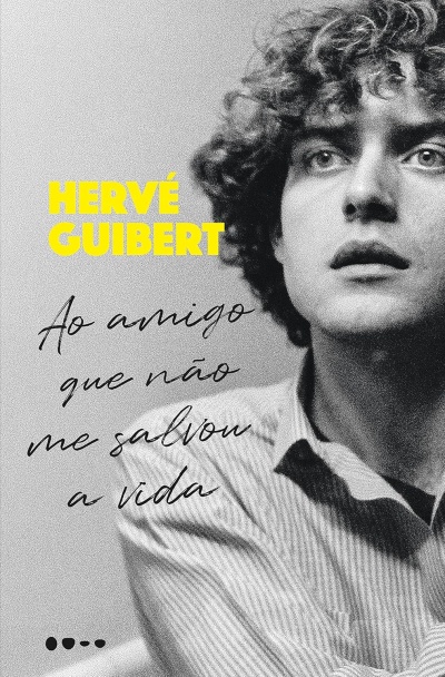 Capa de álbum em preto e branco com texto HERVÉ GUIBERT e Ao amigo que não me salvou a vida