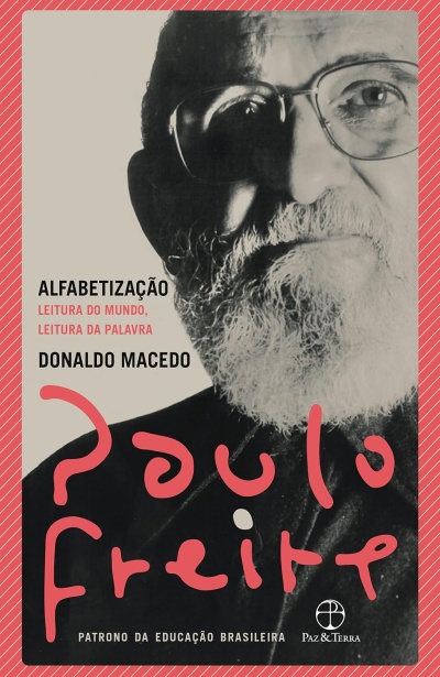 Capa de livro com retrato preto e branco de homem idoso e texto em português