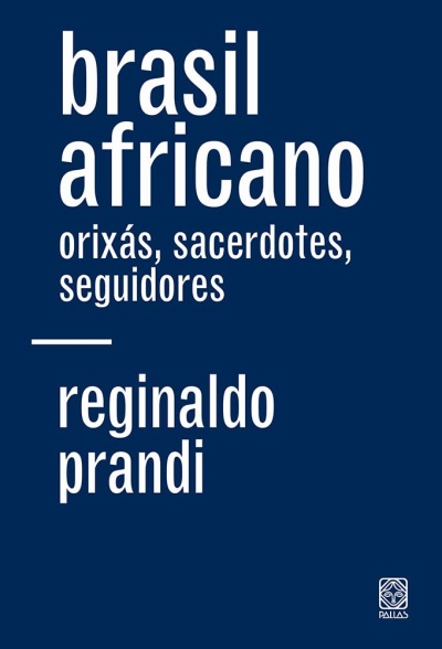 Capa de livro azul escuro com texto branco Brasil Africano e nome do autor Reginaldo Prandi