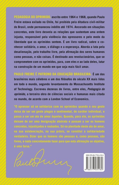 Contracapa lilás com texto em português sobre Paulo Freire e assinatura com código de barras.