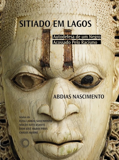 Máscara antropológica bege com texto do livro SITIADO EM LAGOS
