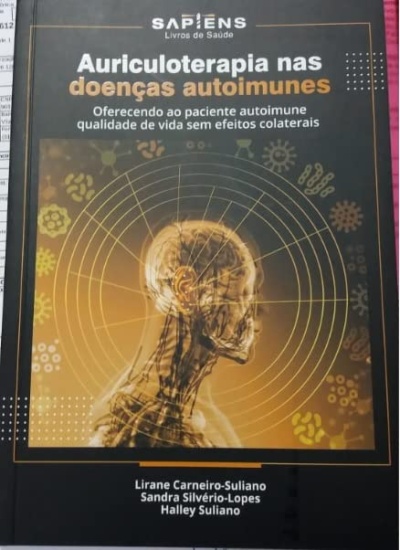 Capa do livro Auriculoterapia nas doenças autoimunes com imagem de crânio e texto