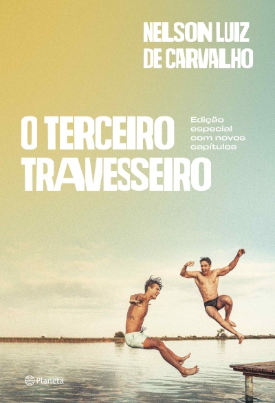 Capa do livro O TERCEIRO TRAVESSEIRO de Nelson Luiz de Carvalho com imagem de dois homens a saltar para um lago.