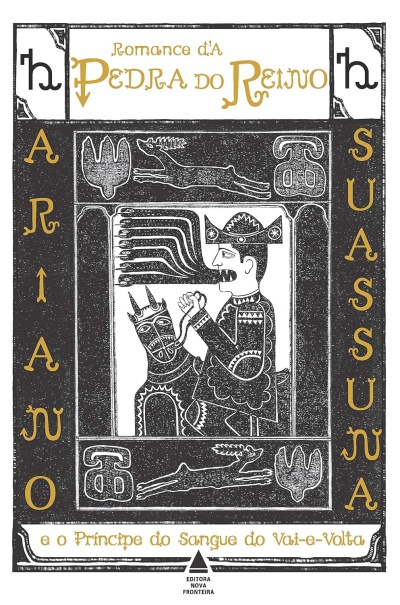Capa de livro Romance dA Pedra do Reino com ilustração de cavaleiro e cavalo em preto e branco com texto amarelo