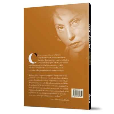 Livro com capa castanha e foto de rosto, texto e código de barras na contracapa