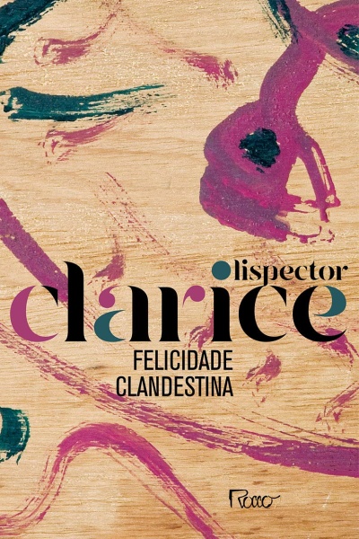 Livro Clarice Lispector FELICIDADE CLANDESTINA com fundo de madeira e pinceladas roxas.
