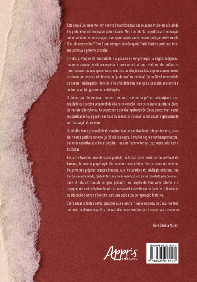 Contracapa de livro em vermelho com tecido felpudo rosa e branco na borda esquerda e texto em português.