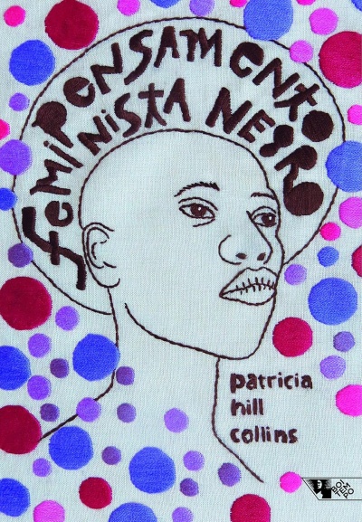 Bordado com rosto humano e texto FEMINISMO NEGRO, patricia hill collins, em tecido com pontos coloridos.