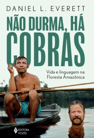 Capa de livro NÃO DURMA, HÁ COBRAS com imagem de dois homens na floresta amazónica.