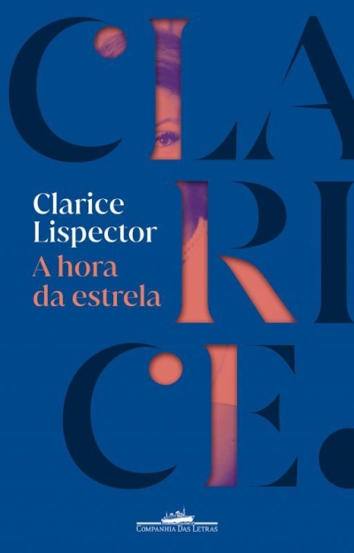 Capa do livro A hora da estrela de Clarice Lispector em fundo azul com letras grandes e rosto parcialmente visível