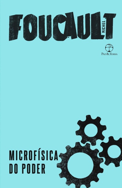 Capa do livro Microfísica do Poder de Michel Foucault com fundo azul claro e engrenagens pretas.