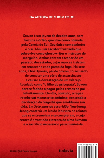 Capa traseira de livro vermelho com texto em português e código de barras