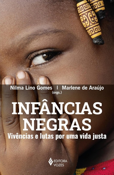 Capa de livro Infâncias Negras com rosto de mulher negra em close e texto branco sobreposto.