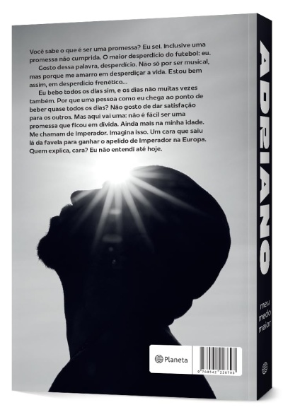 Capa e contracapa do livro Adriano com texto em português e imagem em preto e cinzento de perfil de pessoa com luz brilhante.