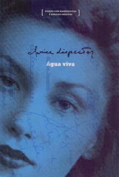 Capa de livro azul com rosto feminino e texto Água viva