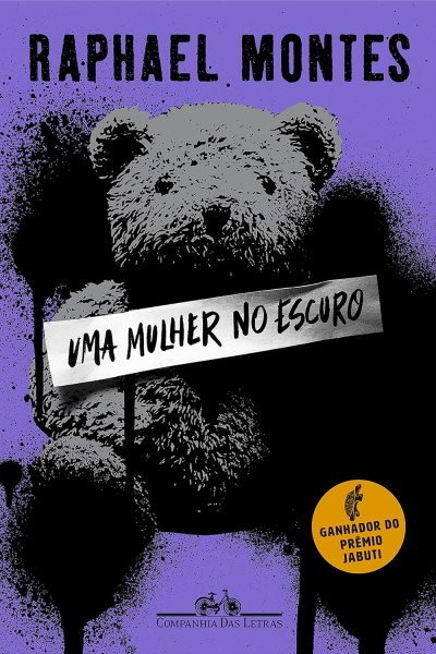 Capa de livro com urso de peluche segurando placa e textos