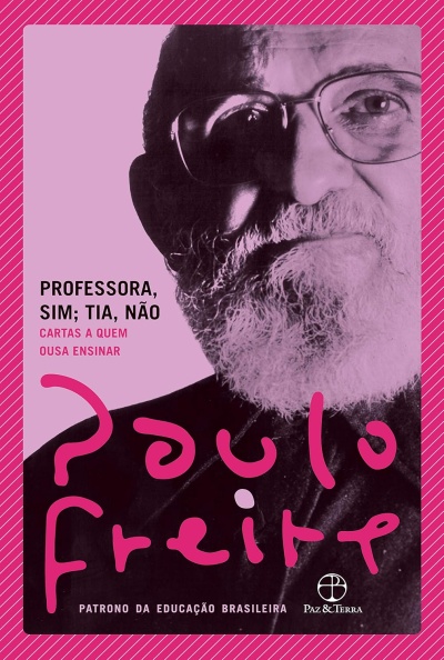 Capa de livro com rosto de homem de barba e óculos e texto em português