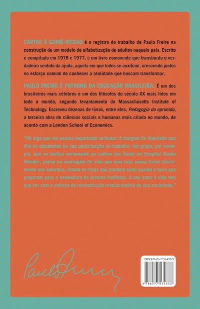 Contra-capa de livro laranja com texto sobre Paulo Freire e código de barras