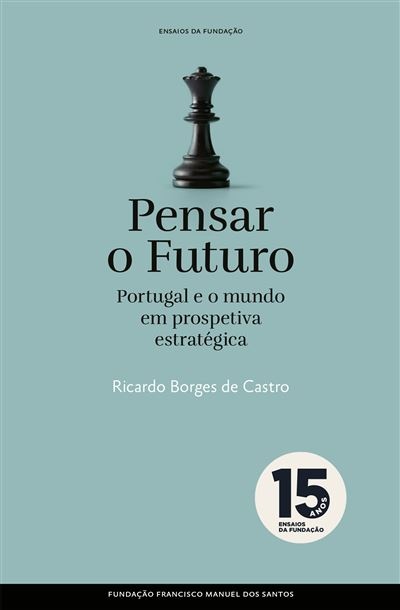 Capa de livro verde com peça de xadrez preta e texto sobre futuro e Portugal